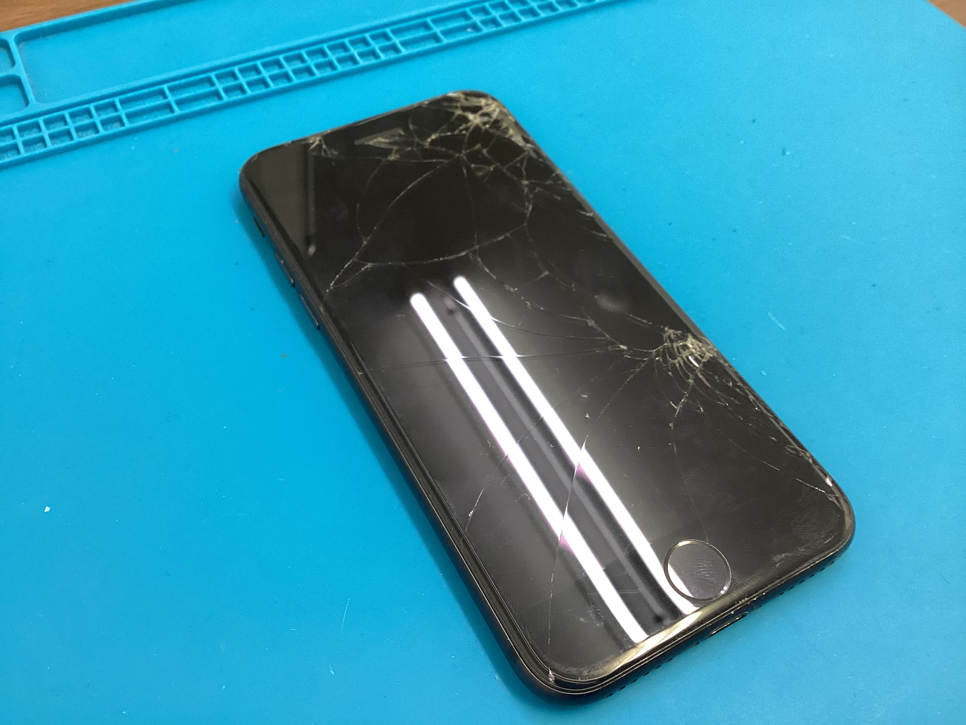 本日の修理レポート！藤沢市でiPhone7の画面割れ修理なら！即日30分